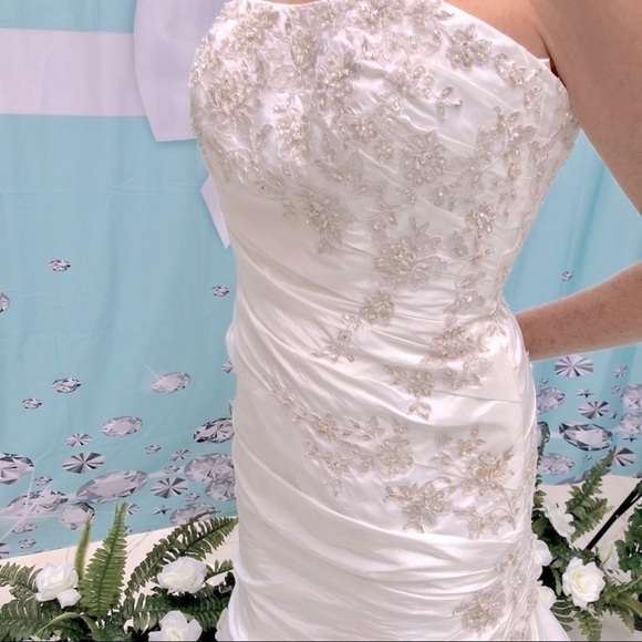 David’s Bridal White Strapless Beaded A-Line Wedding Dress Size 2 Bridal Gown - Picture 2 of 12